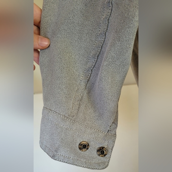 St. John's Bay Womens Grey Button-up Shirt Size L Missing Buttons - Picture 6 of 7